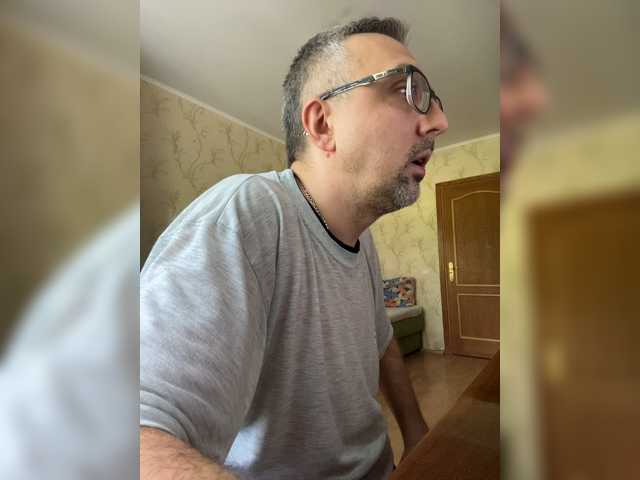 ZrelyiDrocher live webcam show