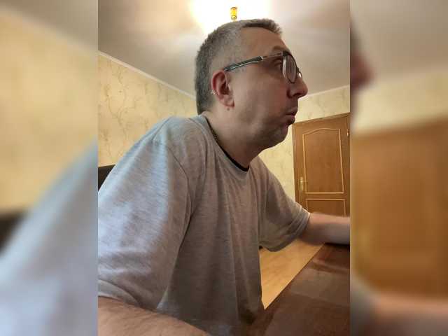 ZrelyiDrocher live webcam show