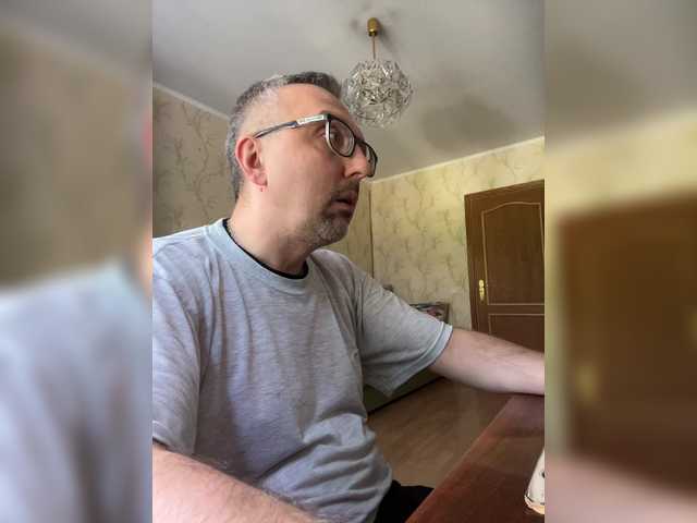ZrelyiDrocher live webcam show