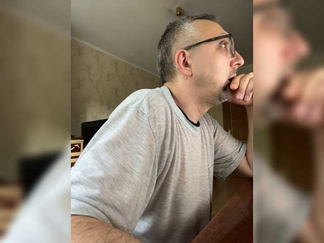 ZrelyiDrocher live webcam show