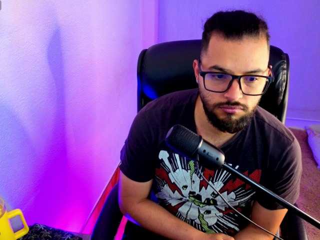 Ernesto-Rodriguez — live male cam
