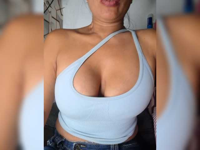 Pinayslut live cam on BongaCams