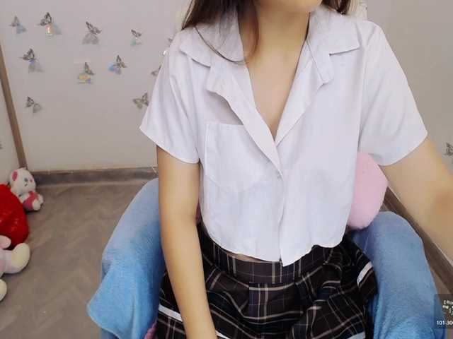 Angela19 live cam on BongaCams