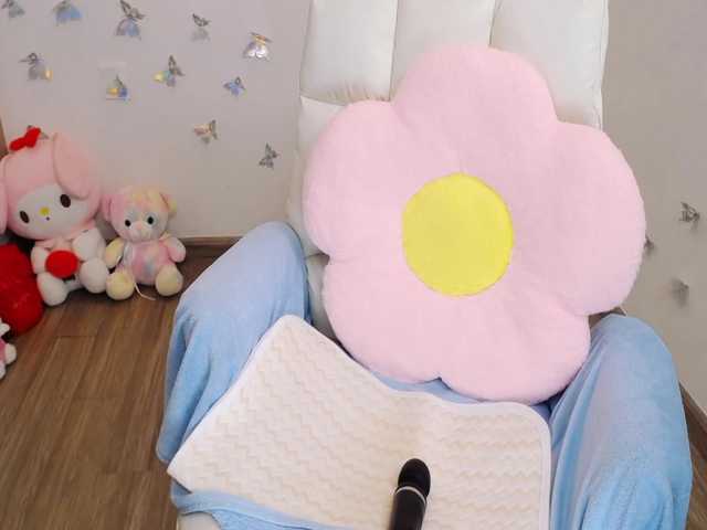 Angela19 live cam on BongaCams