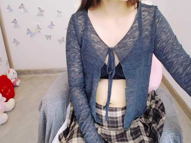 Angela19 live cam on BongaCams