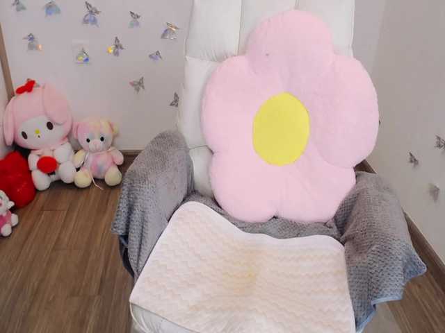 Angela19 live cam on BongaCams