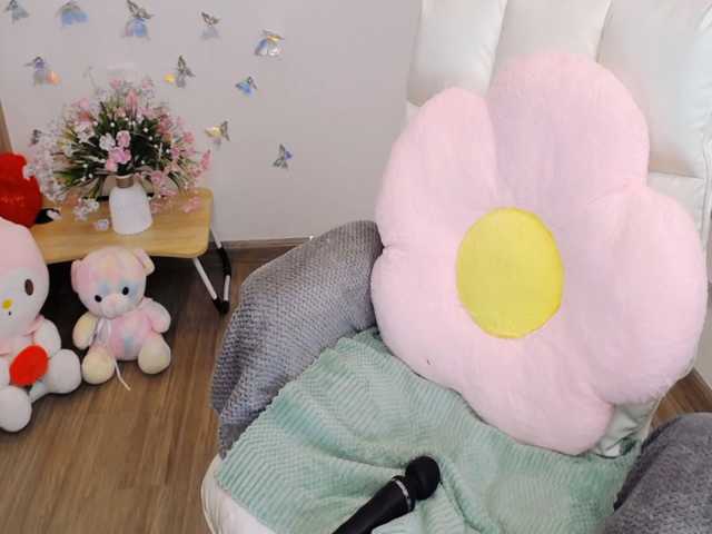 Angela19 live cam on BongaCams