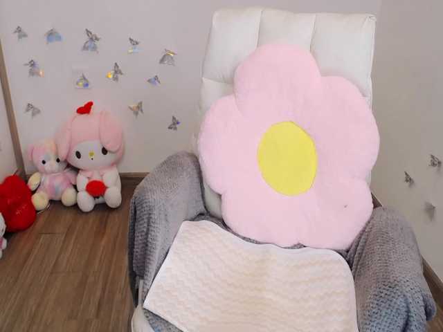 Angela19 live cam on BongaCams