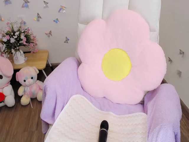 Angela19 live cam on BongaCams