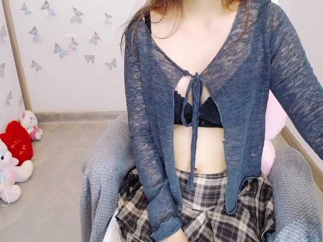 Angela19 live cam on BongaCams