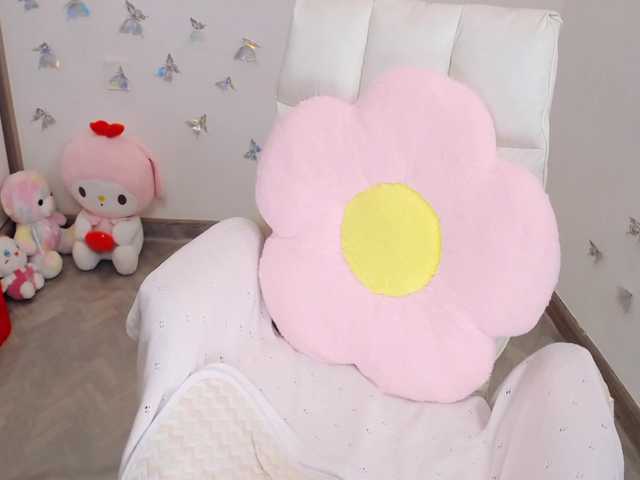 Angela19 live cam on BongaCams