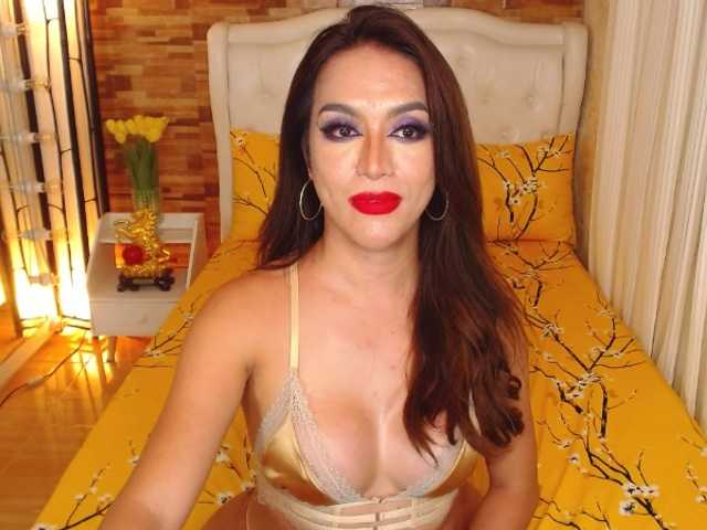 MydearLauraTS live webcam show