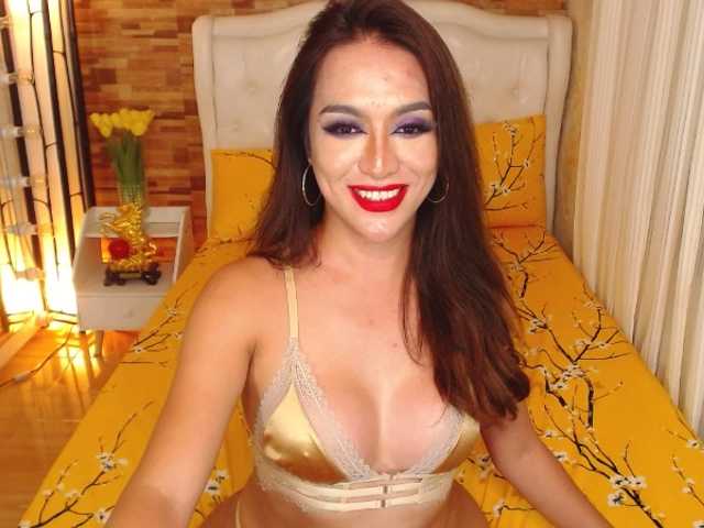 MydearLauraTS live webcam show