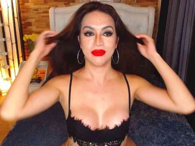 MydearLauraTS Live Webcam on BongaCams