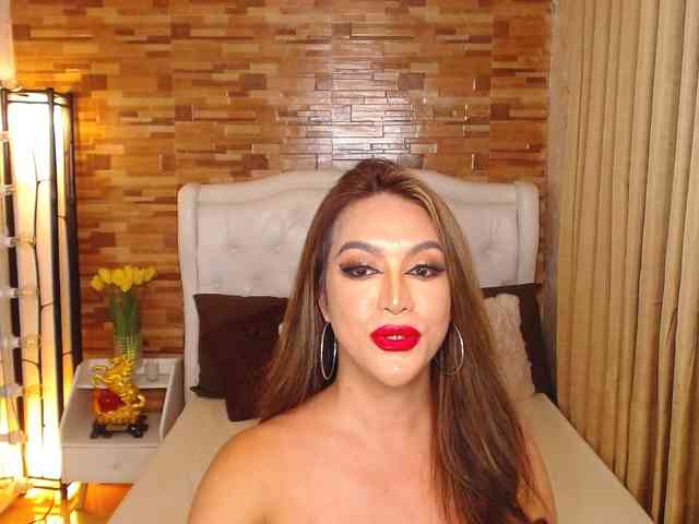 MydearLauraTS Live Webcam on BongaCams