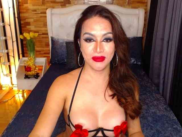 MydearLauraTS Live Webcam on BongaCams
