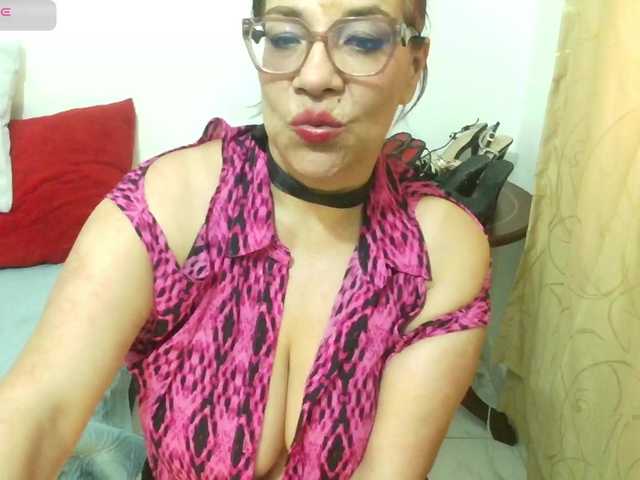 Maduragins live cam on BongaCams