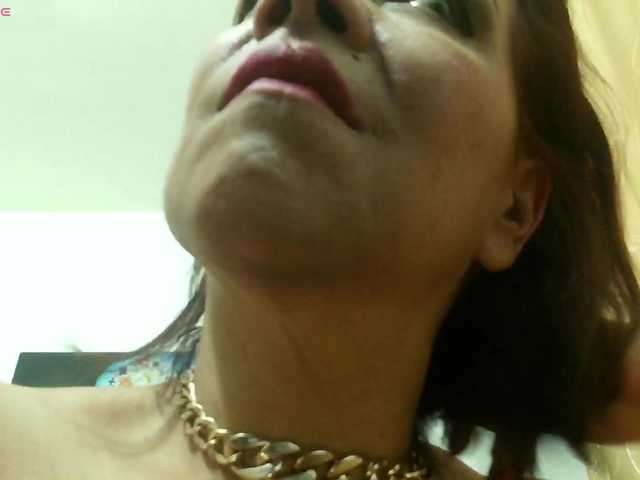 Maduragins live webcam show