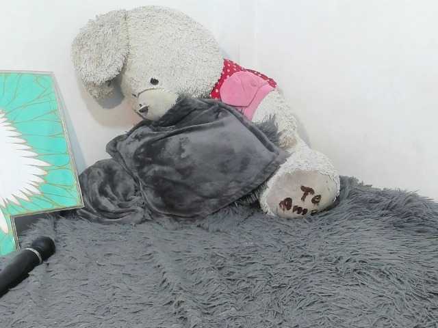 sweetavi live cam on BongaCams