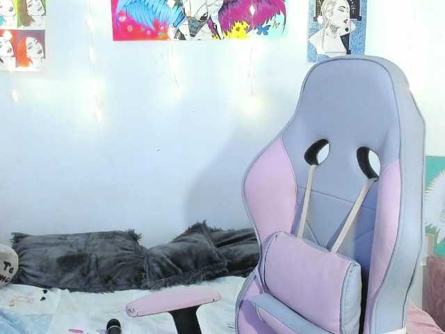 sweetavi live cam on BongaCams