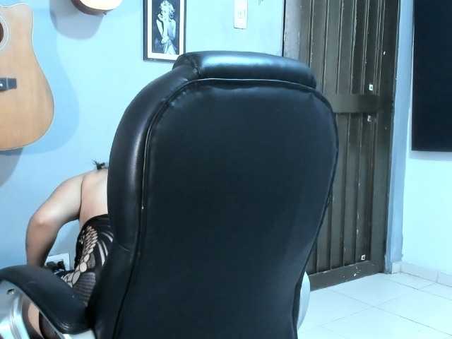 sweetavi live cam on BongaCams