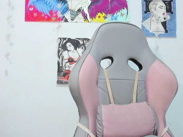 sweetavi live cam on BongaCams
