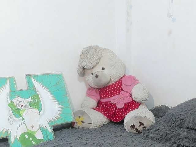 sweetavi live cam on BongaCams