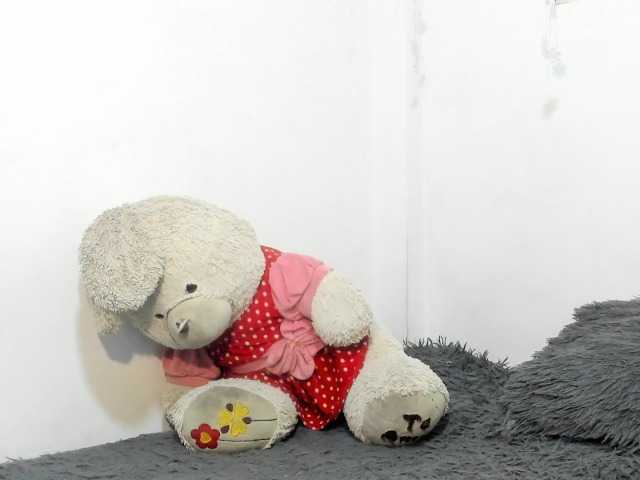 sweetavi live cam on BongaCams