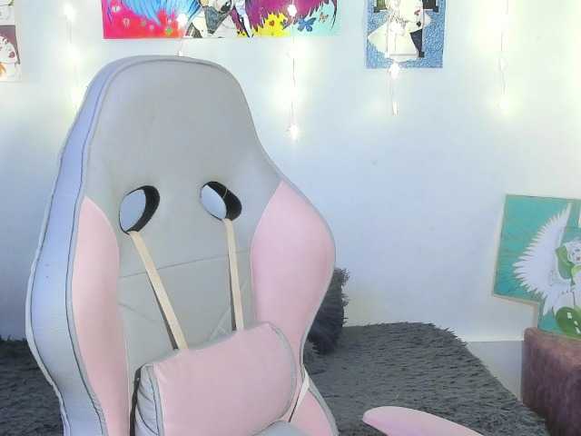 sweetavi live cam on BongaCams