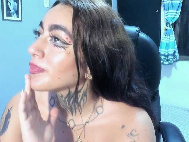 sweetavi live cam preview