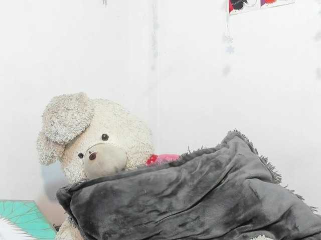 sweetavi live cam on BongaCams