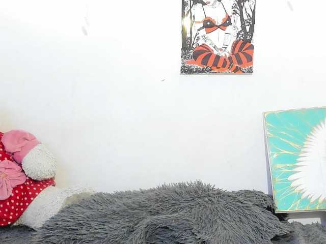 sweetavi live on BongaCams