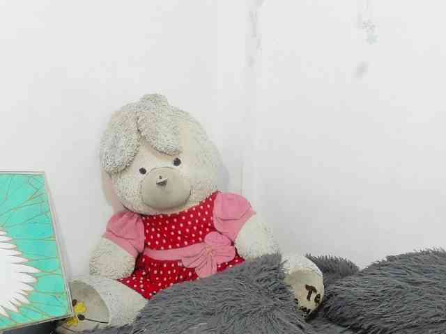 sweetavi webcam