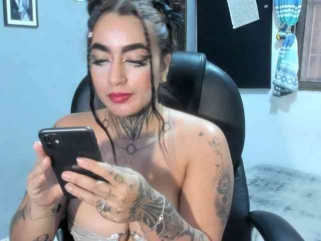 sweetavi webcam