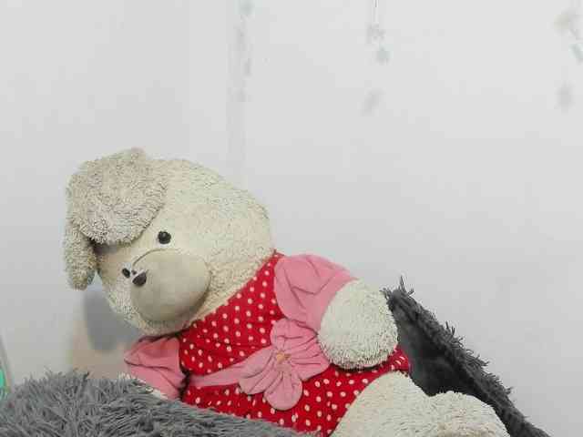 sweetavi Live Webcam on BongaCams