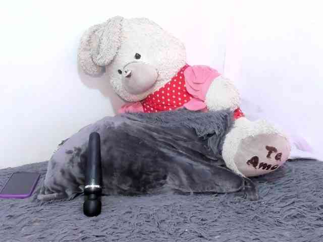 sweetavi webcam
