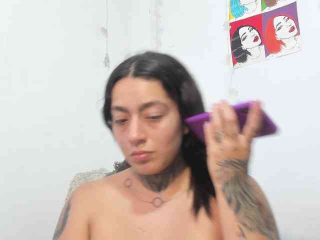 sweetavi webcam