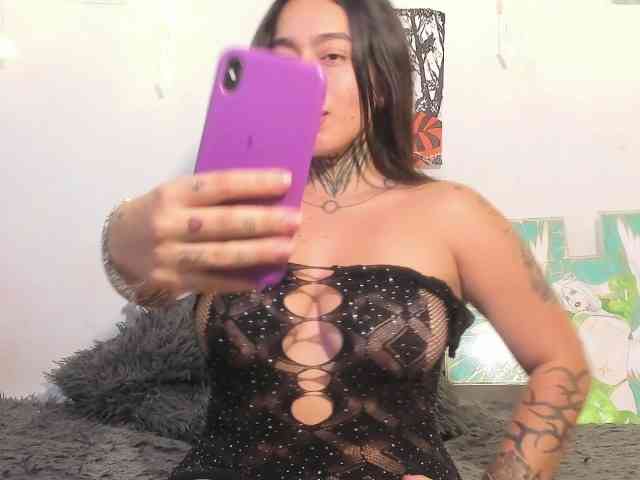 sweetavi webcam