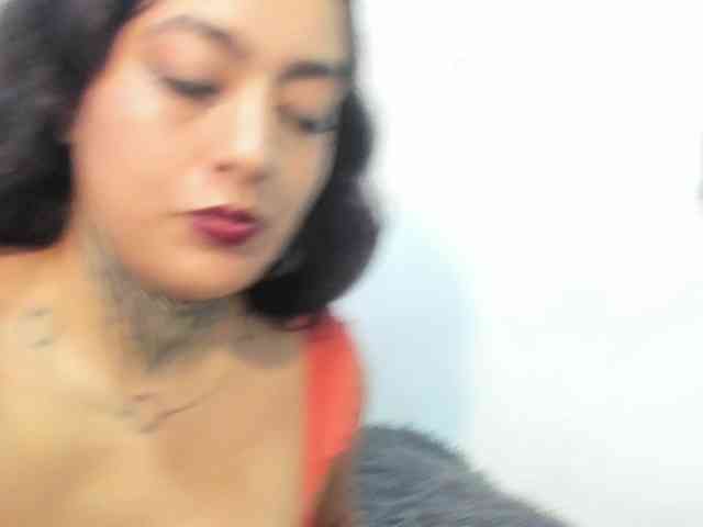 sweetavi webcam