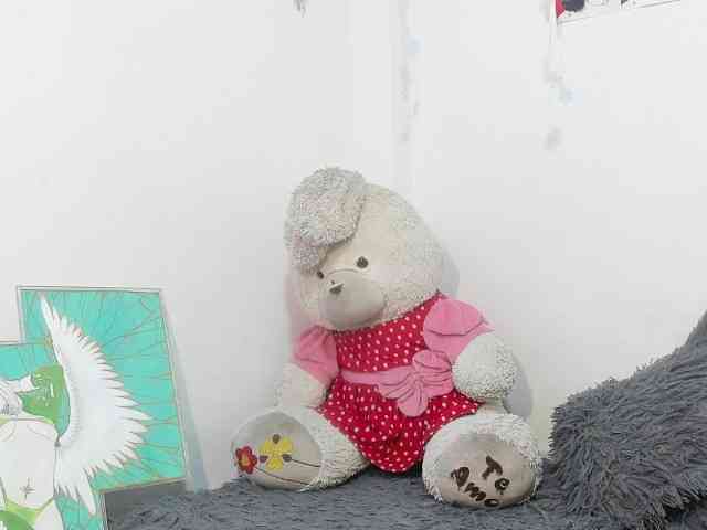 sweetavi webcam