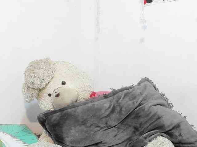 sweetavi webcam