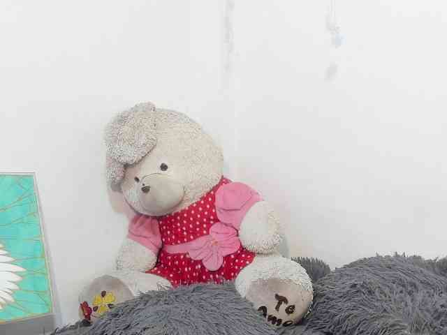 sweetavi webcam