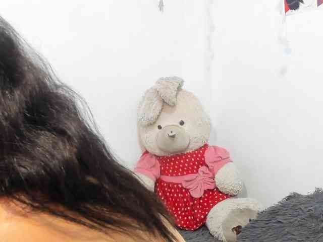 sweetavi webcam
