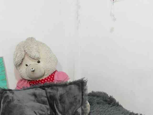 sweetavi webcam