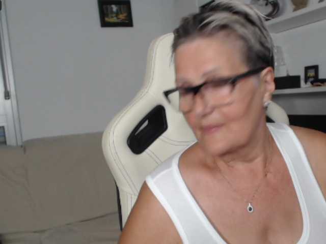 Selenna65 live cam on BongaCams