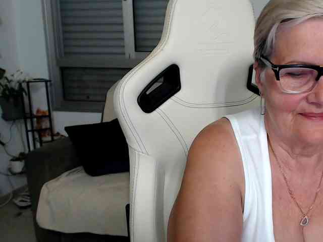 Selenna65 webcam