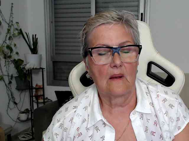 Selenna65 webcam