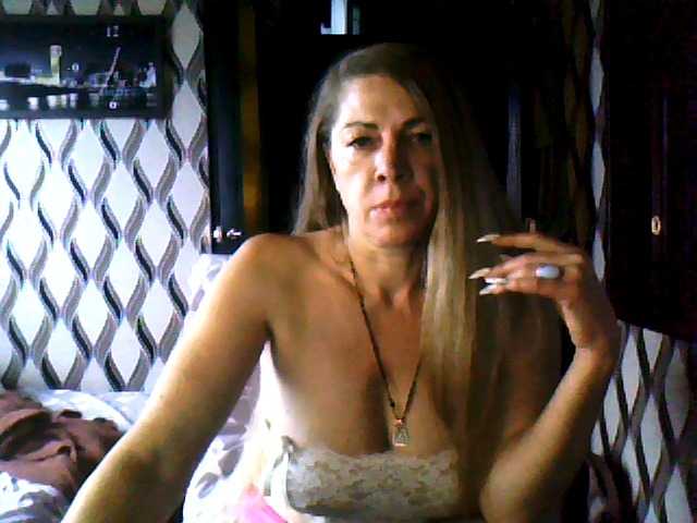 Tanuhka live cam on BongaCams