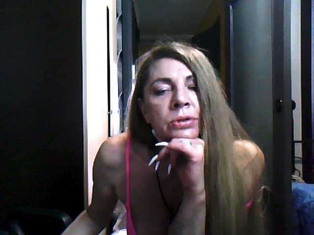 Tanuhka live webcam show