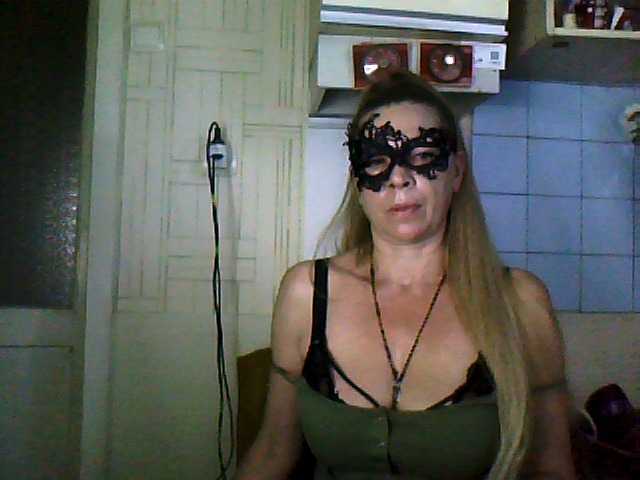 Tanuhka live cam on BongaCams